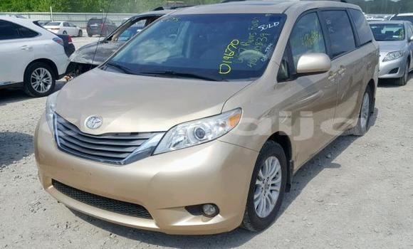 Acheter Occasion Voiture Toyota Sienna Beige à Lagos, État de Lagos