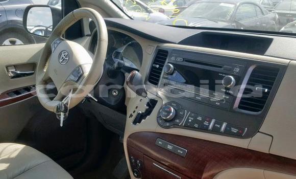 Acheter Occasion Voiture Toyota Sienna Beige à Lagos, État de Lagos Acheter Occasion Voiture Toyota Sienna Beige à Lagos, État de Lagos