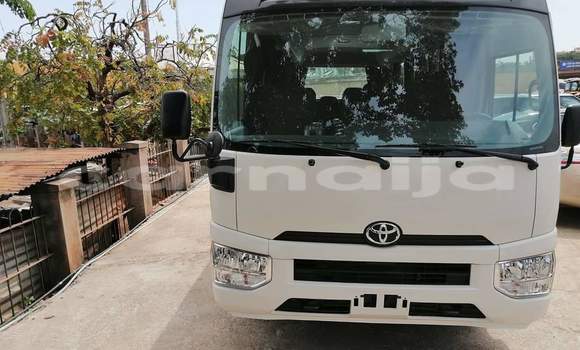 Acheter Import Voiture Toyota Coaster Blanc à Lagos, État de Lagos Acheter Import Voiture Toyota Coaster Blanc à Lagos, État de Lagos