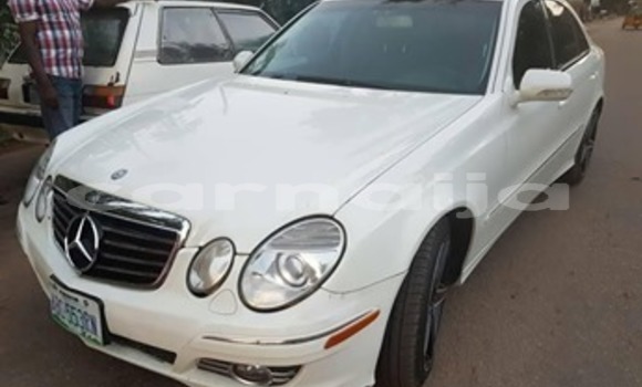 Acheter Occasion Voiture Mercedes-Benz E–Class Blanc à Kaduna, État de Kaduna Acheter Occasion Voiture Mercedes-Benz E–Class Blanc à Kaduna, État de Kaduna