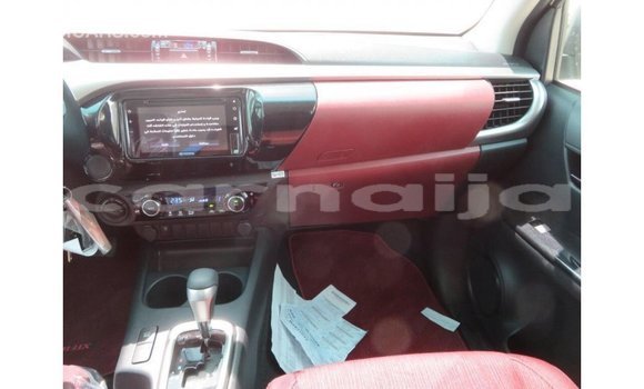 Acheter Import Voiture Toyota Hilux Blanc à Import - Dubai, État d'Abia Acheter Import Voiture Toyota Hilux Blanc à Import - Dubai, État d'Abia