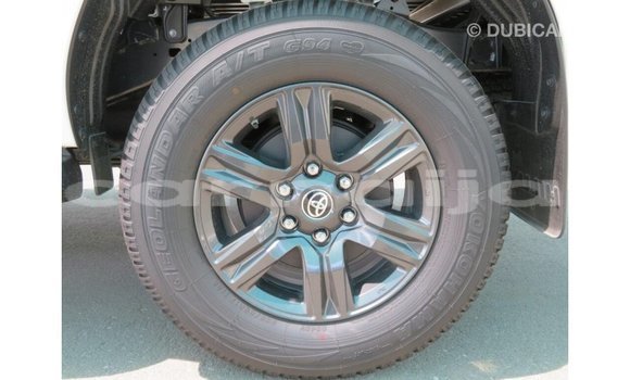 Acheter Import Voiture Toyota Hilux Blanc à Import - Dubai, État d'Abia Acheter Import Voiture Toyota Hilux Blanc à Import - Dubai, État d'Abia