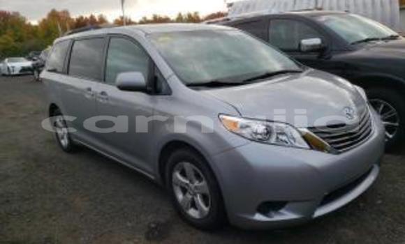 Buy New Toyota Sienna Black Car in Benin City in Edo Buy New Toyota Sienna Black Car in Benin City in Edo