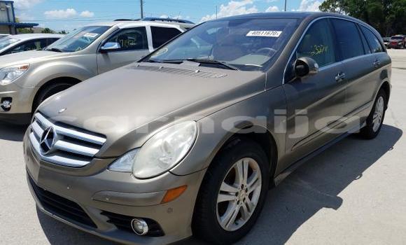 Buy Used Mercedes-Benz R–Class Brown Car in Port Harcourt in Rivers State
