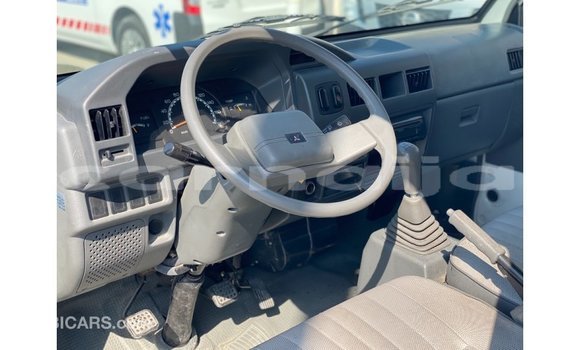 Acheter Import Utilitaire Mitsubishi Van Blanc à Import - Dubai, État d'Abia Acheter Import Utilitaire Mitsubishi Van Blanc à Import - Dubai, État d'Abia
