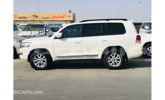 Acheter Import Voiture Toyota Land Cruiser Blanc à Import - Dubai, État d'Abia Acheter Import Voiture Toyota Land Cruiser Blanc à Import - Dubai, État d'Abia