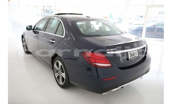 Acheter Import Voiture Mercedes-Benz 190 Bleu à Import - Dubai, État d'Abia Acheter Import Voiture Mercedes-Benz 190 Bleu à Import - Dubai, État d'Abia