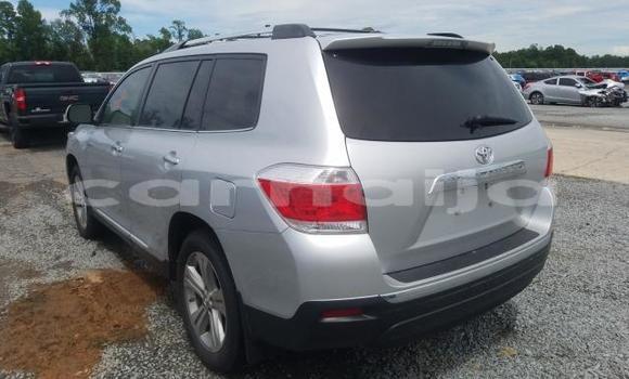 Buy New Toyota Highlander Silver Car in Abeokuta in Ogun State