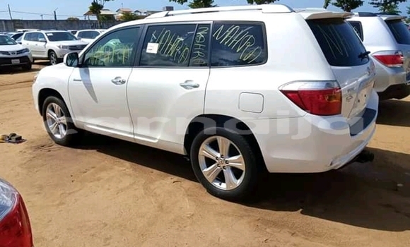 Buy Used Toyota Highlander White Car in Akure in Ondo State Buy Used Toyota Highlander White Car in Akure in Ondo State
