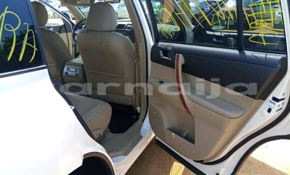 Buy Used Toyota Highlander White Car in Akure in Ondo State Buy Used Toyota Highlander White Car in Akure in Ondo State