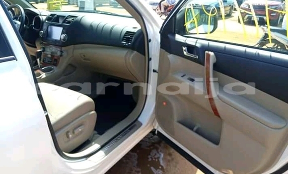 Buy Used Toyota Highlander White Car in Akure in Ondo State Buy Used Toyota Highlander White Car in Akure in Ondo State