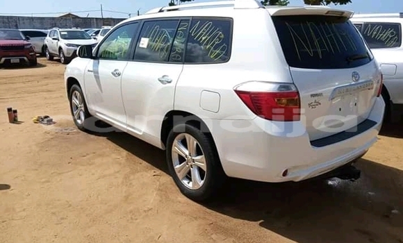 Buy Used Toyota Highlander White Car in Akure in Ondo State Buy Used Toyota Highlander White Car in Akure in Ondo State