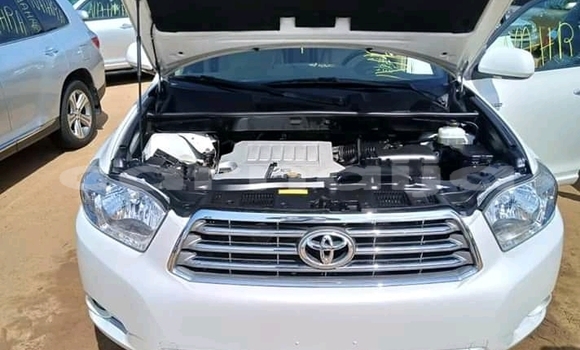Buy Used Toyota Highlander White Car in Akure in Ondo State Buy Used Toyota Highlander White Car in Akure in Ondo State