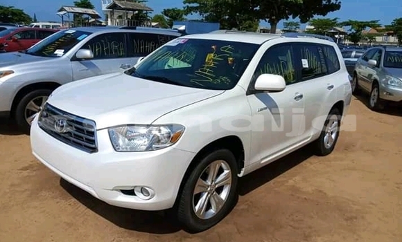 Buy Used Toyota Highlander White Car in Akure in Ondo State Buy Used Toyota Highlander White Car in Akure in Ondo State