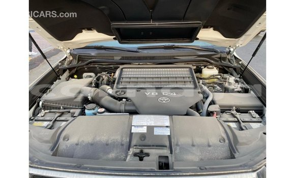 Buy Import Toyota Land Cruiser White Car in Import - Dubai in Abia State Buy Import Toyota Land Cruiser White Car in Import - Dubai in Abia State