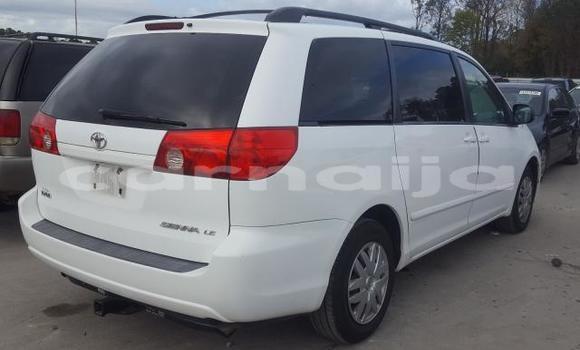Buy New Toyota Sienna White Car in Badagry in Lagos State Buy New Toyota Sienna White Car in Badagry in Lagos State