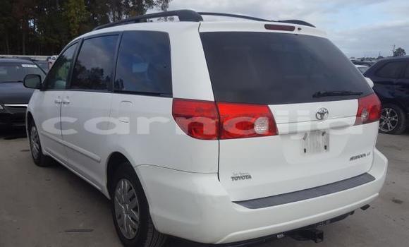 Buy New Toyota Sienna White Car in Badagry in Lagos State Buy New Toyota Sienna White Car in Badagry in Lagos State