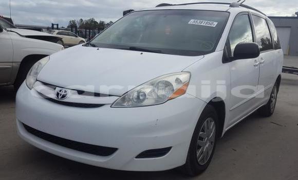 Buy New Toyota Sienna White Car in Badagry in Lagos State Buy New Toyota Sienna White Car in Badagry in Lagos State