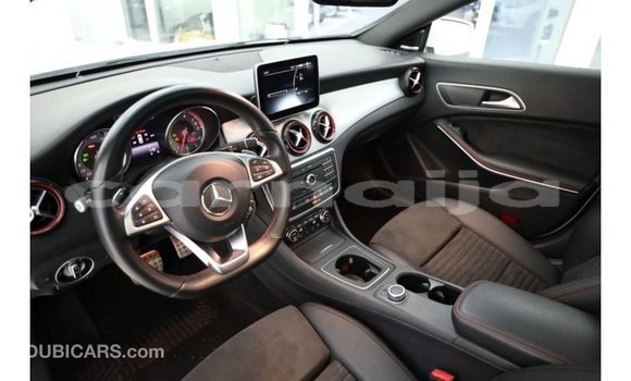 Acheter Import Voiture Mercedes-Benz 250 Blanc à Import - Dubai, État d'Abia Acheter Import Voiture Mercedes-Benz 250 Blanc à Import - Dubai, État d'Abia