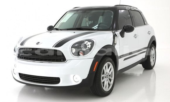 Buy Import MINI Cooper White Car in Import - Dubai in Abia State Buy Import MINI Cooper White Car in Import - Dubai in Abia State