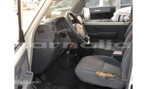 Acheter Import Voiture Toyota Land Cruiser Blanc à Import - Dubai, État d'Abia Acheter Import Voiture Toyota Land Cruiser Blanc à Import - Dubai, État d'Abia