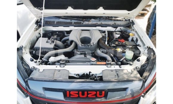 Buy Import Isuzu Rodeo White Car in Import - Dubai in Abia State Buy Import Isuzu Rodeo White Car in Import - Dubai in Abia State