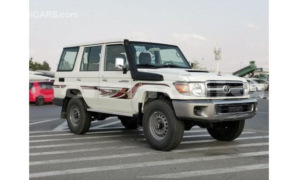 Acheter Import Voiture Toyota Land Cruiser Blanc à Import - Dubai, État d'Abia Acheter Import Voiture Toyota Land Cruiser Blanc à Import - Dubai, État d'Abia