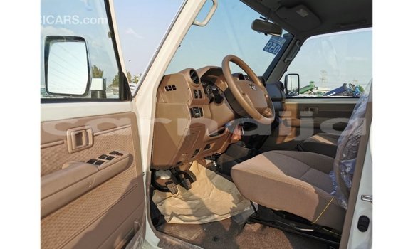 Acheter Import Voiture Toyota Land Cruiser Blanc à Import - Dubai, État d'Abia Acheter Import Voiture Toyota Land Cruiser Blanc à Import - Dubai, État d'Abia