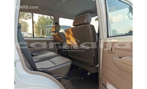 Acheter Import Voiture Toyota Land Cruiser Blanc à Import - Dubai, État d'Abia Acheter Import Voiture Toyota Land Cruiser Blanc à Import - Dubai, État d'Abia