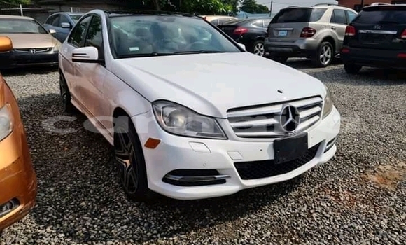 Buy New Mercedes Viano White Car in Port Harcourt in Rivers State