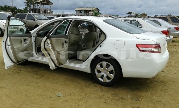 Acheter Occasion Voiture Toyota Camry Blanc à Lagos, État de Lagos Acheter Occasion Voiture Toyota Camry Blanc à Lagos, État de Lagos