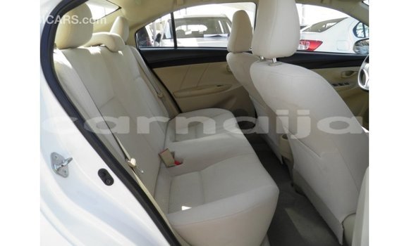 Buy Import Toyota Yaris White Car in Import - Dubai in Abia State Buy Import Toyota Yaris White Car in Import - Dubai in Abia State