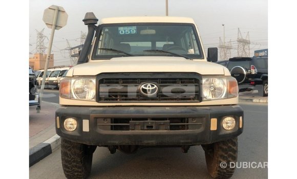Acheter Import Voiture Toyota Land Cruiser Blanc à Import - Dubai, État d'Abia Acheter Import Voiture Toyota Land Cruiser Blanc à Import - Dubai, État d'Abia