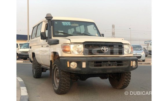 Acheter Import Voiture Toyota Land Cruiser Blanc à Import - Dubai, État d'Abia Acheter Import Voiture Toyota Land Cruiser Blanc à Import - Dubai, État d'Abia