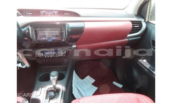 Acheter Import Voiture Toyota Hilux Blanc à Import - Dubai, État d'Abia Acheter Import Voiture Toyota Hilux Blanc à Import - Dubai, État d'Abia