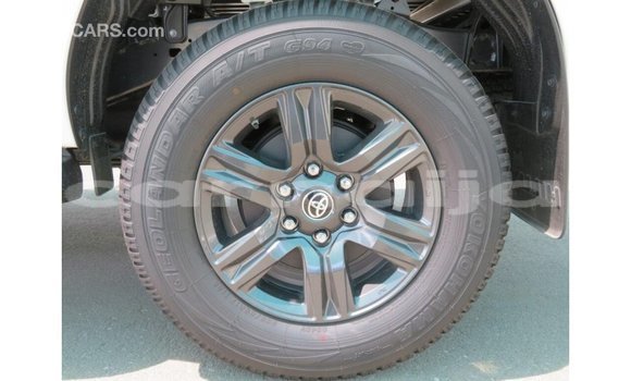 Acheter Import Voiture Toyota Hilux Blanc à Import - Dubai, État d'Abia Acheter Import Voiture Toyota Hilux Blanc à Import - Dubai, État d'Abia