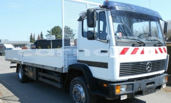 Buy Import Mercedes‒Benz Truck White Truck in Maiduguri in Borno State Buy Import Mercedes‒Benz Truck White Truck in Maiduguri in Borno State