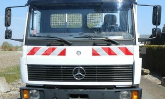Buy Import Mercedes‒Benz Truck White Truck in Maiduguri in Borno State Buy Import Mercedes‒Benz Truck White Truck in Maiduguri in Borno State