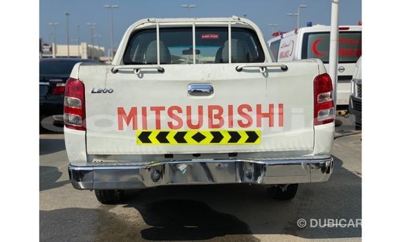 Buy Import Mitsubishi L200 White Car in Import - Dubai in Abia State Buy Import Mitsubishi L200 White Car in Import - Dubai in Abia State