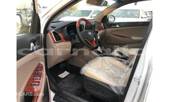Buy Import Hyundai Tucson White Car in Import - Dubai in Abia State Buy Import Hyundai Tucson White Car in Import - Dubai in Abia State