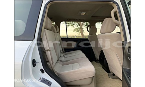 Acheter Import Voiture Toyota Land Cruiser Blanc à Import - Dubai, État d'Abia Acheter Import Voiture Toyota Land Cruiser Blanc à Import - Dubai, État d'Abia