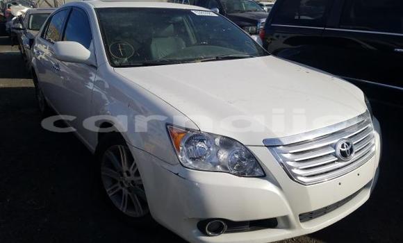 Buy Used Toyota Avalon White Car in Uyo in Akwa Ibom State