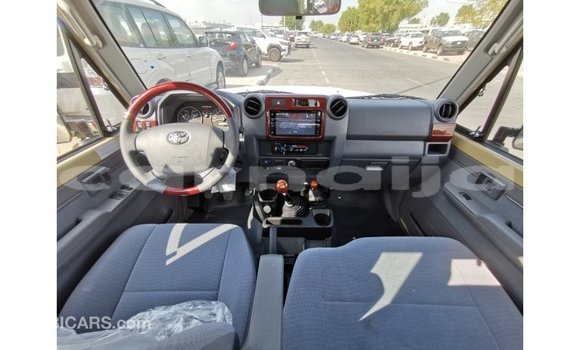 Buy Import Toyota Land Cruiser Beige Car in Import - Dubai in Abia State Buy Import Toyota Land Cruiser Beige Car in Import - Dubai in Abia State