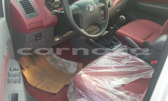 Acheter Occasion Voiture Toyota Hilux Blanc à Uyo, État d'Akwa Ibom Acheter Occasion Voiture Toyota Hilux Blanc à Uyo, État d'Akwa Ibom