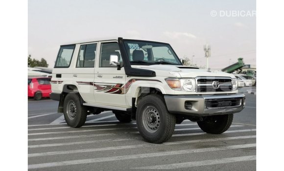 Acheter Import Voiture Toyota Land Cruiser Blanc à Import - Dubai, État d'Abia Acheter Import Voiture Toyota Land Cruiser Blanc à Import - Dubai, État d'Abia