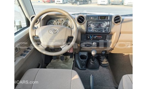 Acheter Import Voiture Toyota Land Cruiser Blanc à Import - Dubai, État d'Abia Acheter Import Voiture Toyota Land Cruiser Blanc à Import - Dubai, État d'Abia