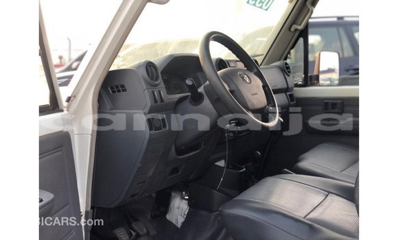 Buy Import Toyota Land Cruiser White Car in Import - Dubai in Abia State Buy Import Toyota Land Cruiser White Car in Import - Dubai in Abia State
