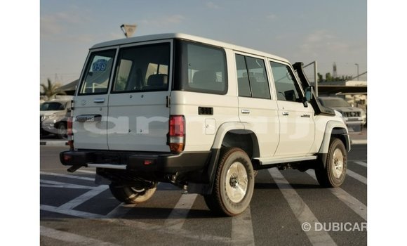 Acheter Import Voiture Toyota Land Cruiser Blanc à Import - Dubai, État d'Abia Acheter Import Voiture Toyota Land Cruiser Blanc à Import - Dubai, État d'Abia