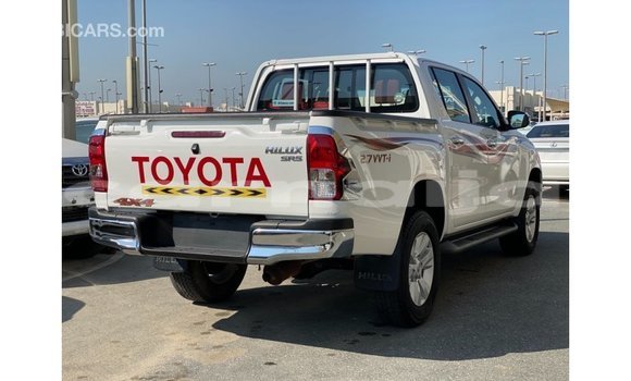 Acheter Import Voiture Toyota Hilux Blanc à Import - Dubai, État d'Abia Acheter Import Voiture Toyota Hilux Blanc à Import - Dubai, État d'Abia