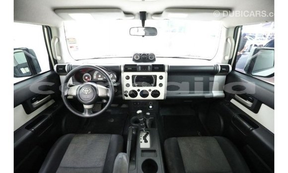 Buy Import Toyota FJ Cruiser White Car in Import - Dubai in Abia State Buy Import Toyota FJ Cruiser White Car in Import - Dubai in Abia State